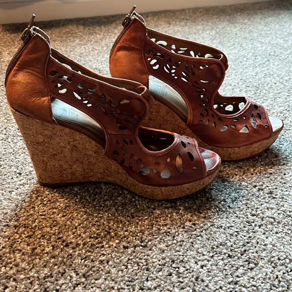 Shoes - Picture 3 of 3